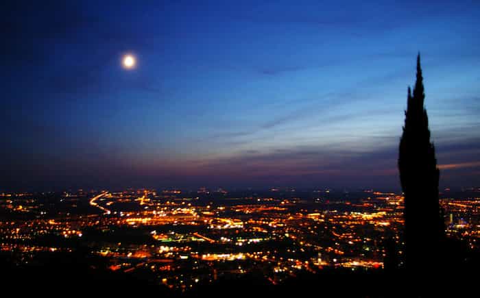 Panorama notturno di Brescia